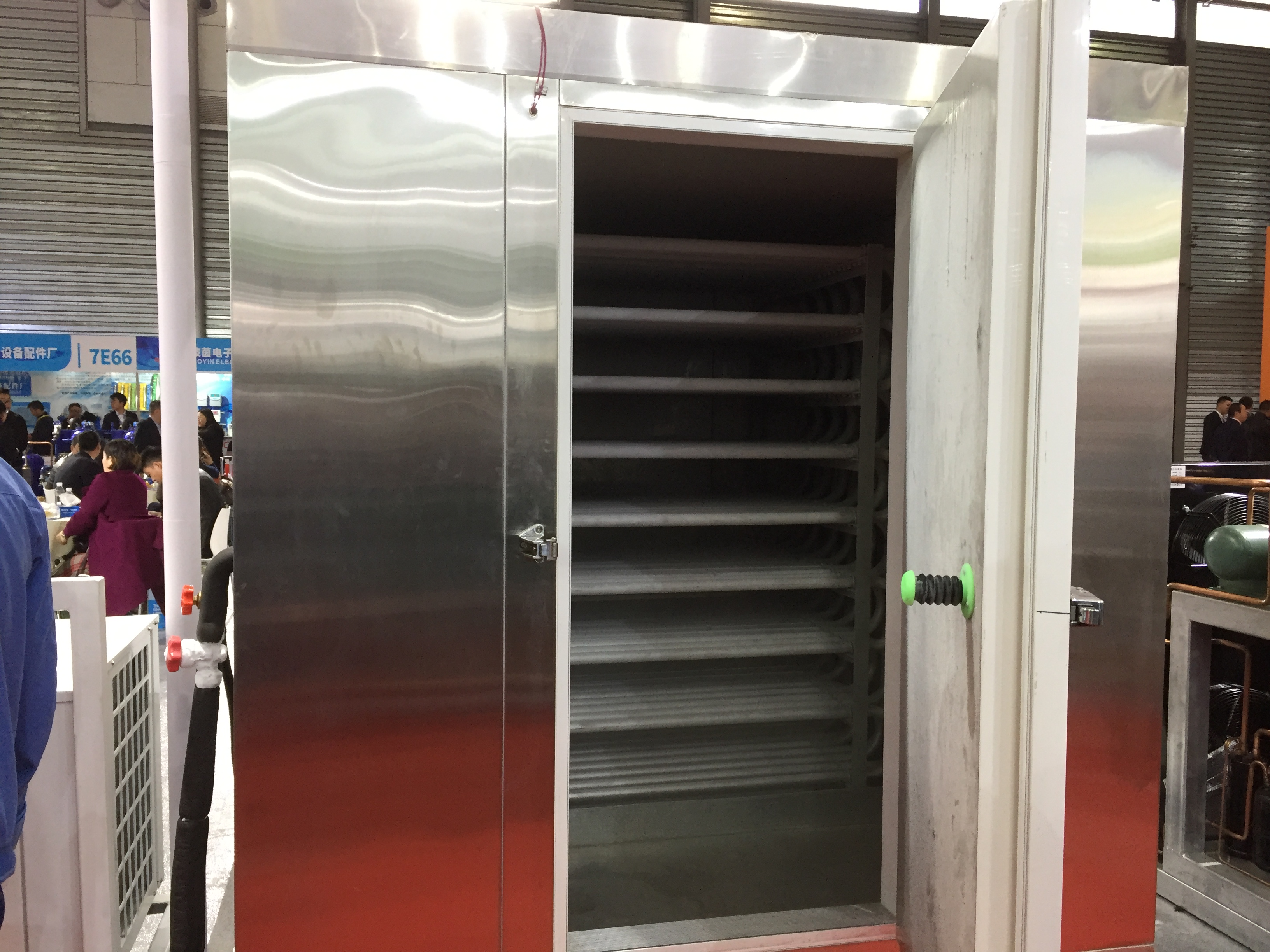 damingscrollcoldroom